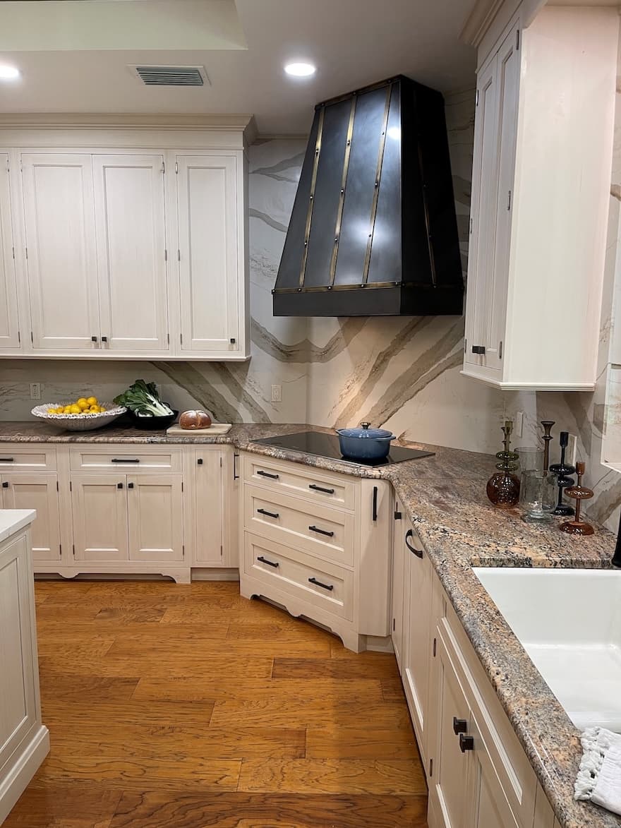 Granite kitchen backsplash detail