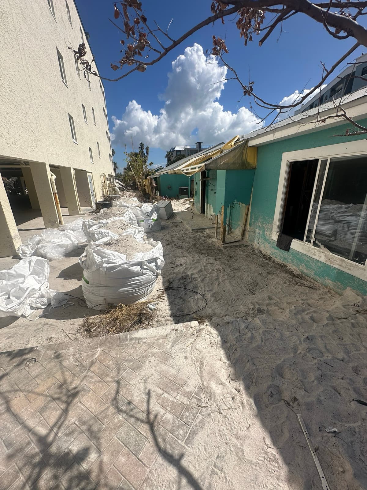 Commercial storm restoration debris cleanup in Tampa